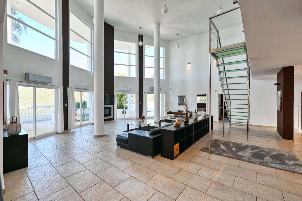 7 Bed Detached Villa in Algarrobo