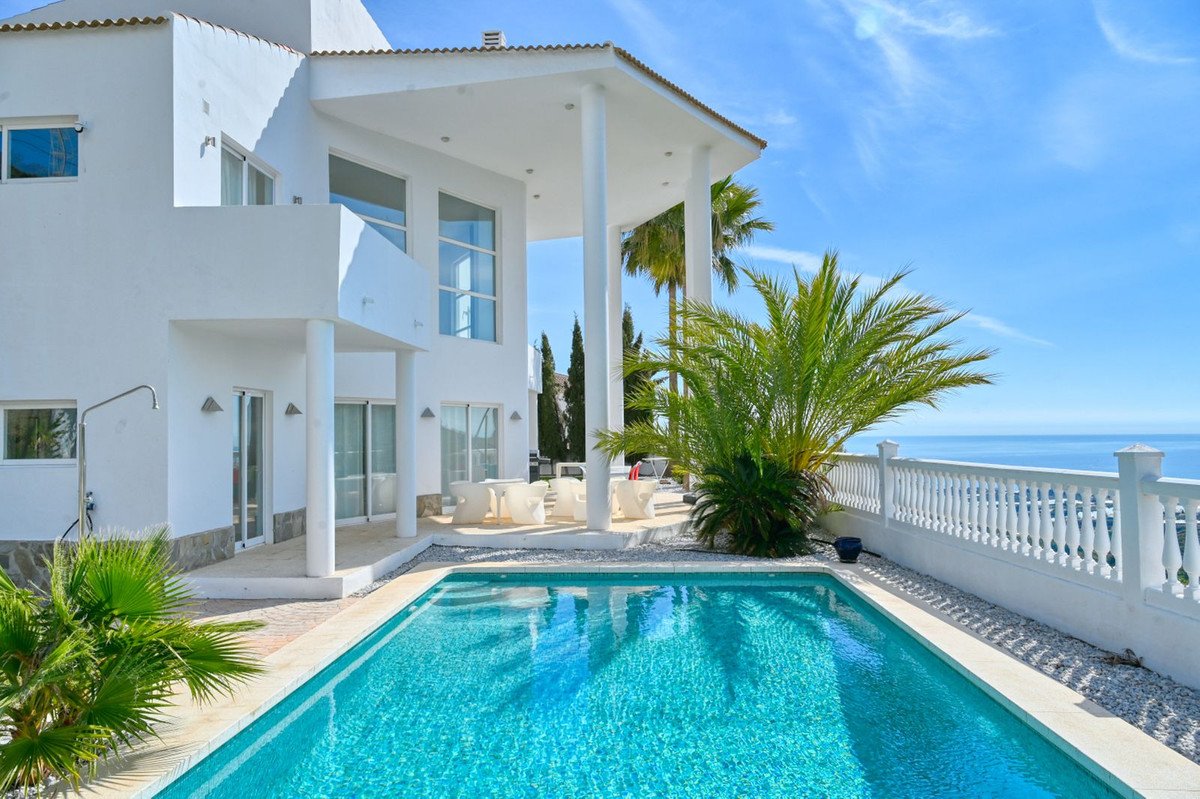 7 Bed Detached Villa in Algarrobo
