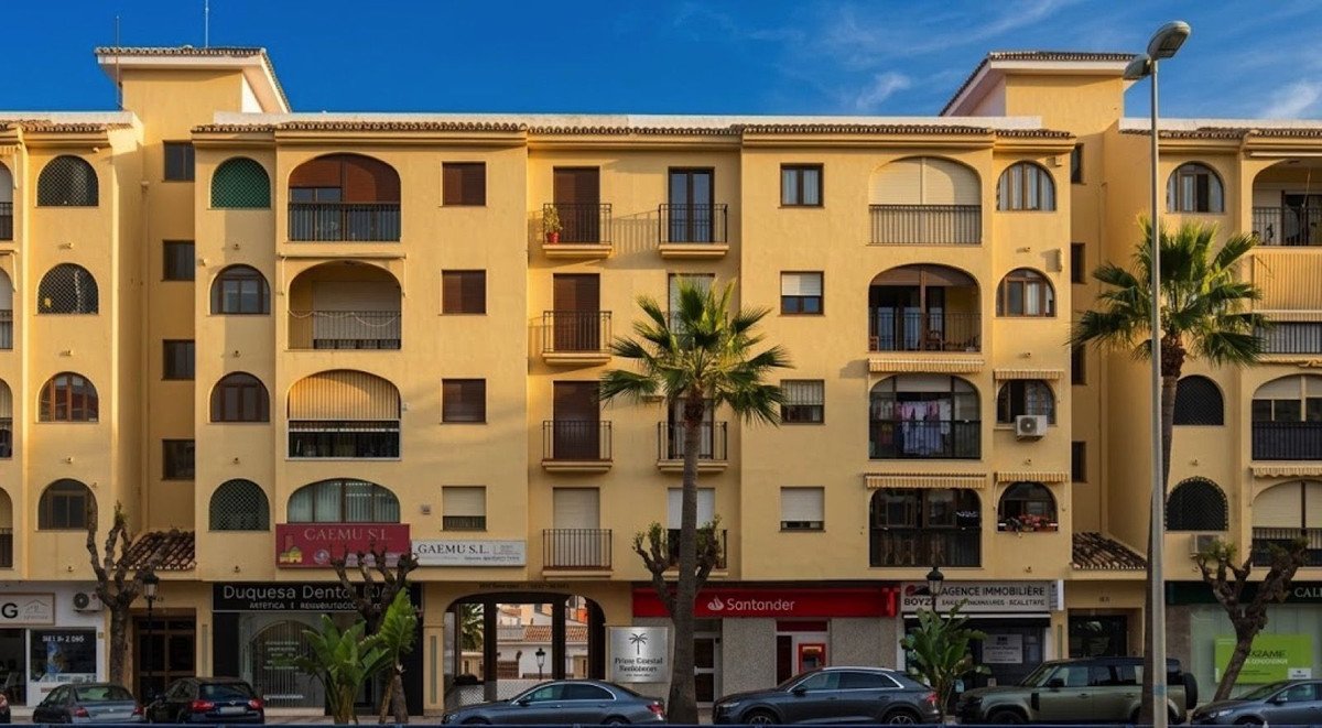 3 Bed Middle Floor Apartment in San Luis de Sabinillas