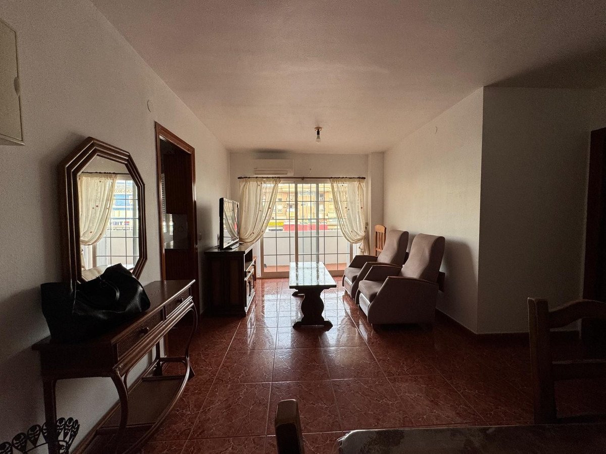 3 Bed Middle Floor Apartment in San Luis de Sabinillas