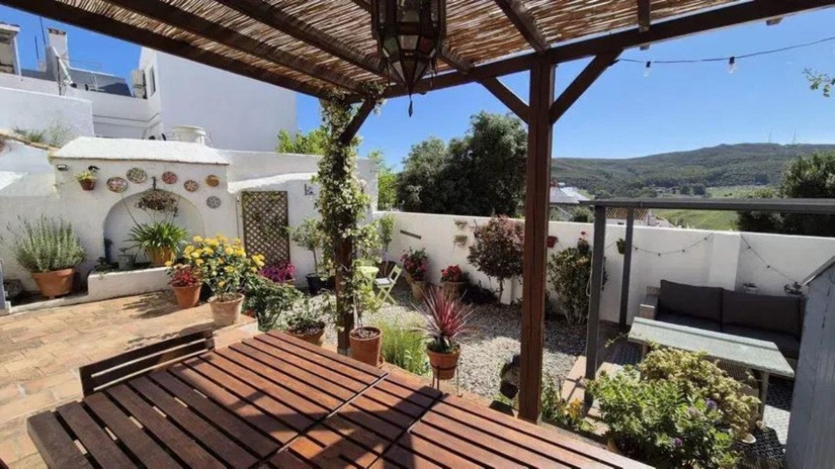 3 Bed Semi-Detached House in San Roque