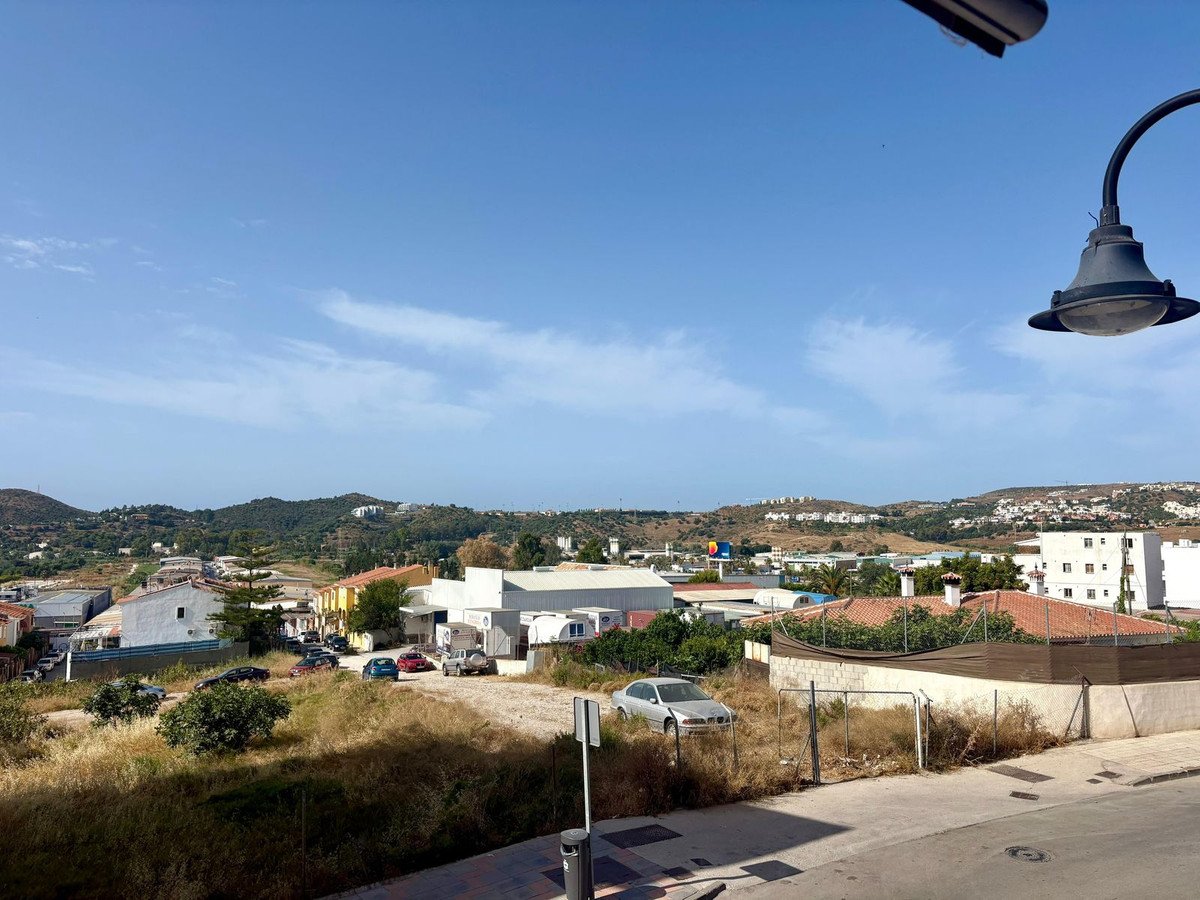 3 Bed Middle Floor Apartment in Las Lagunas