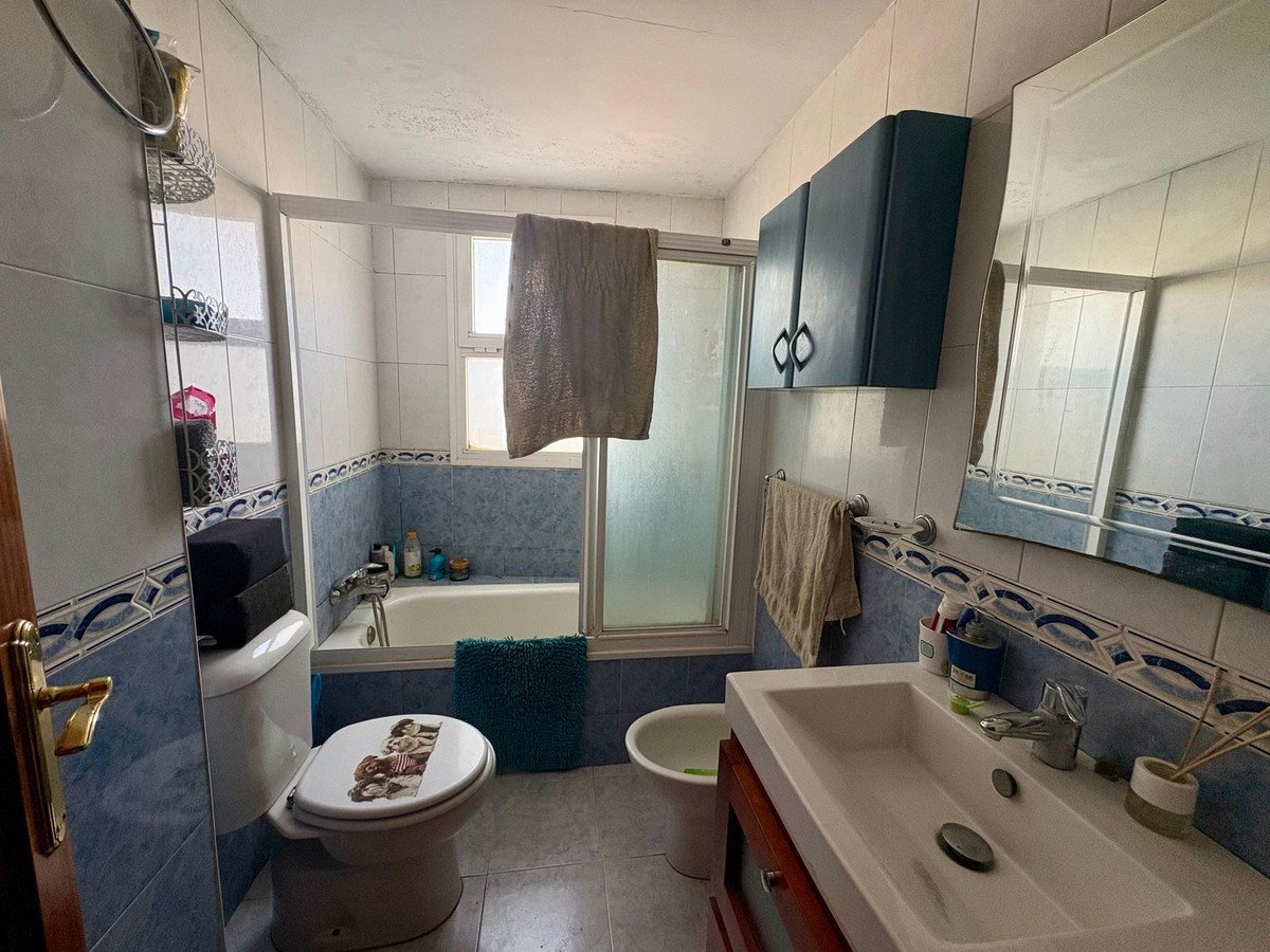 3 Bed Middle Floor Apartment in Las Lagunas