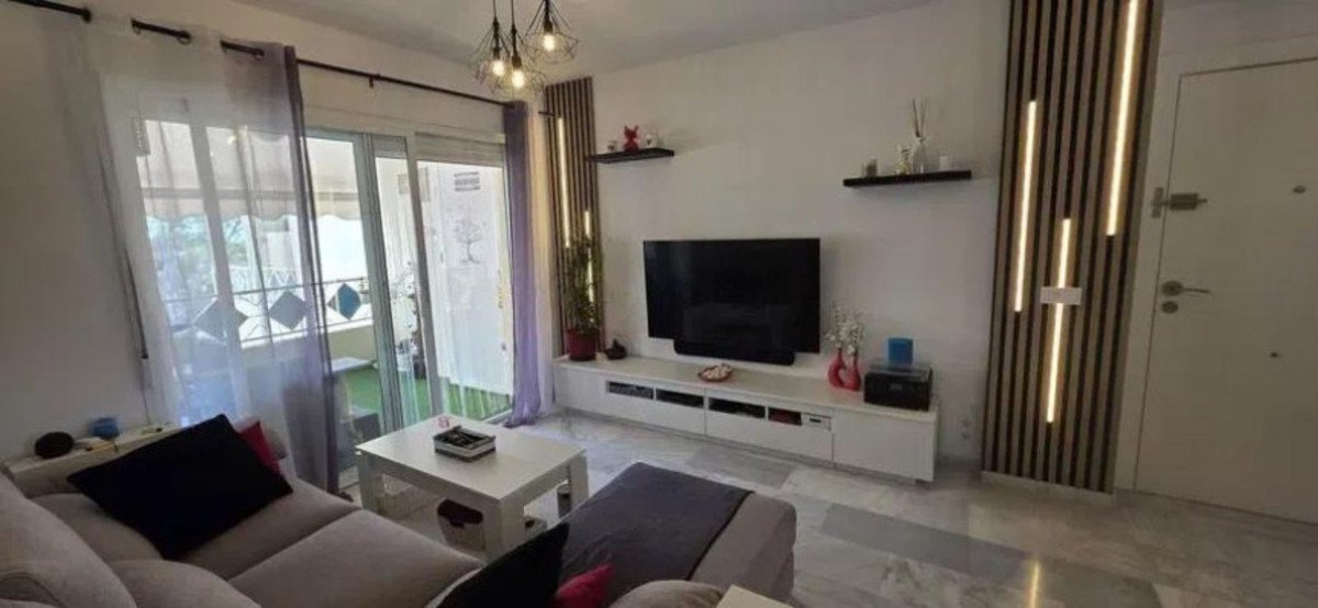 2 Bed Middle Floor Apartment in El Rosario
