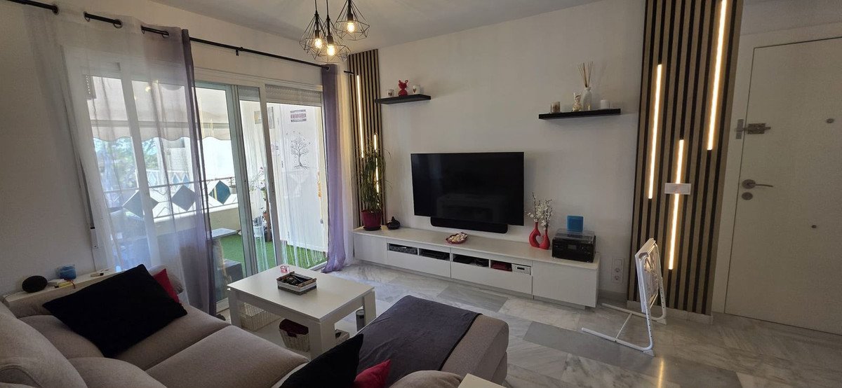2 Bed Middle Floor Apartment in Costabella