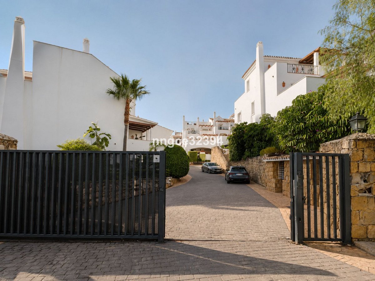 2 Bed Ground Floor Apartment in Nueva Andalucía