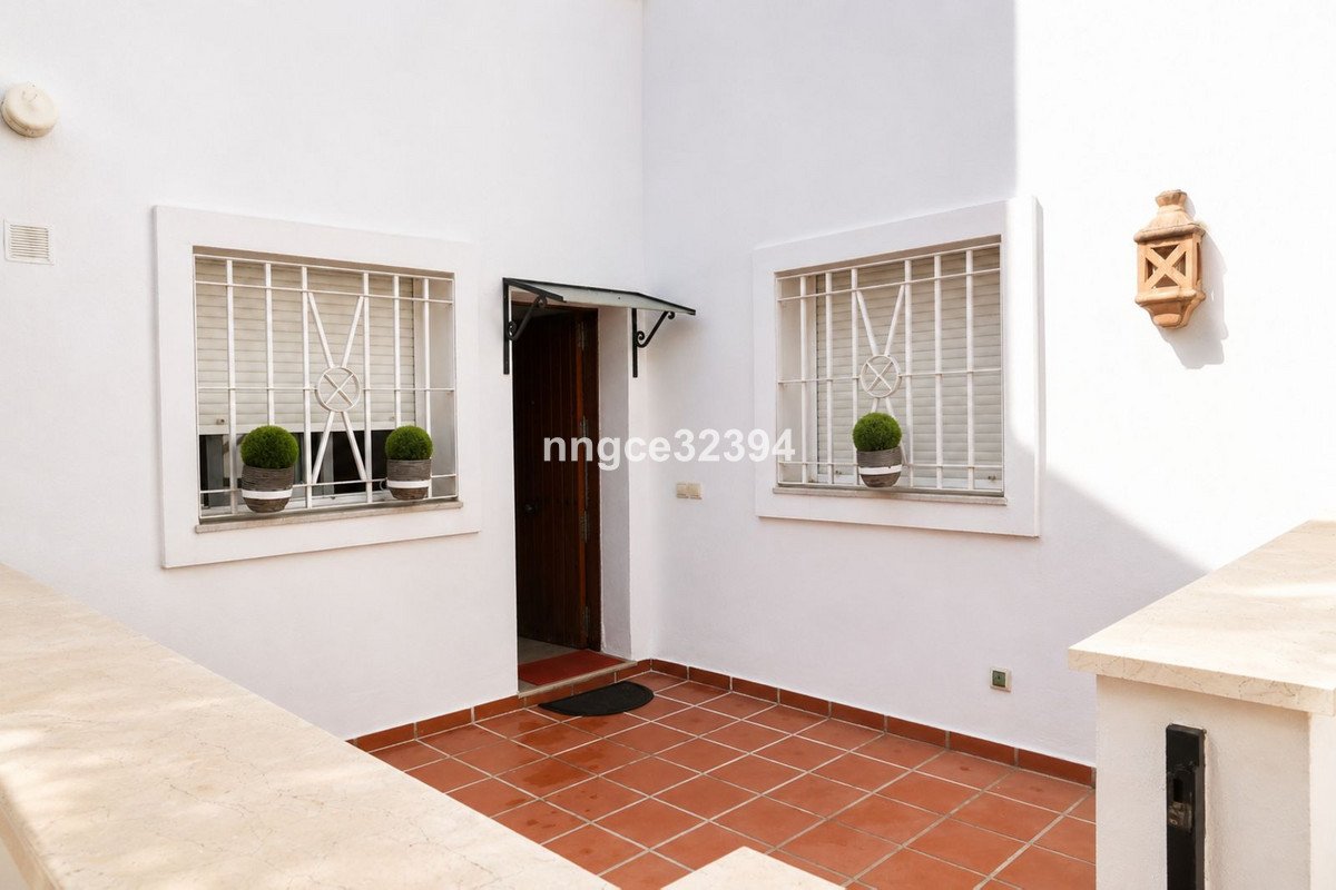 2 Bed Ground Floor Apartment in Nueva Andalucía