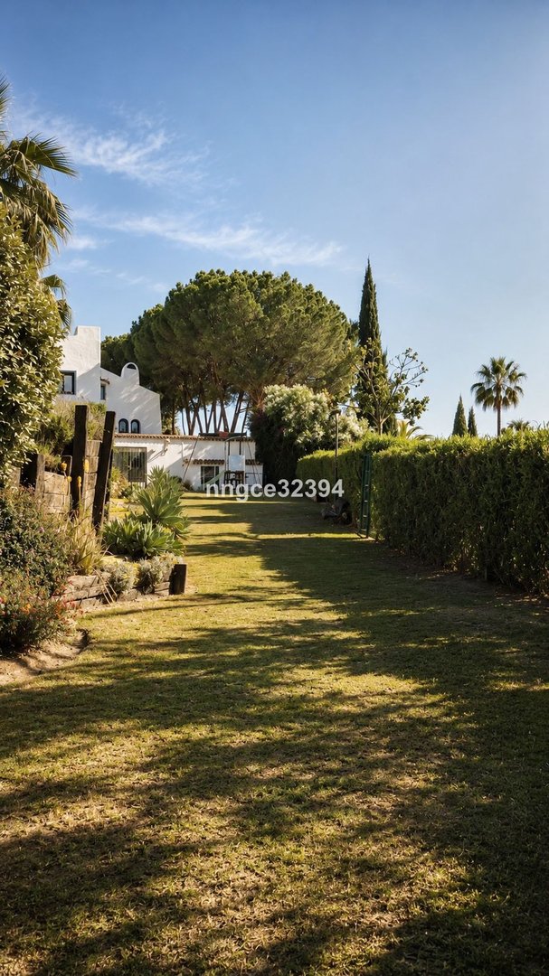 2 Bed Ground Floor Apartment in Nueva Andalucía