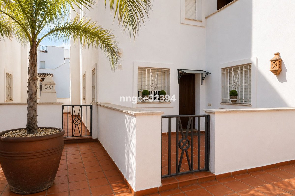 2 Bed Ground Floor Apartment in Nueva Andalucía