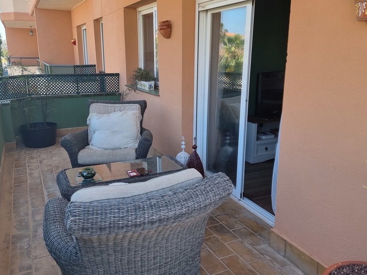 2 Bed Middle Floor Apartment in San Luis de Sabinillas