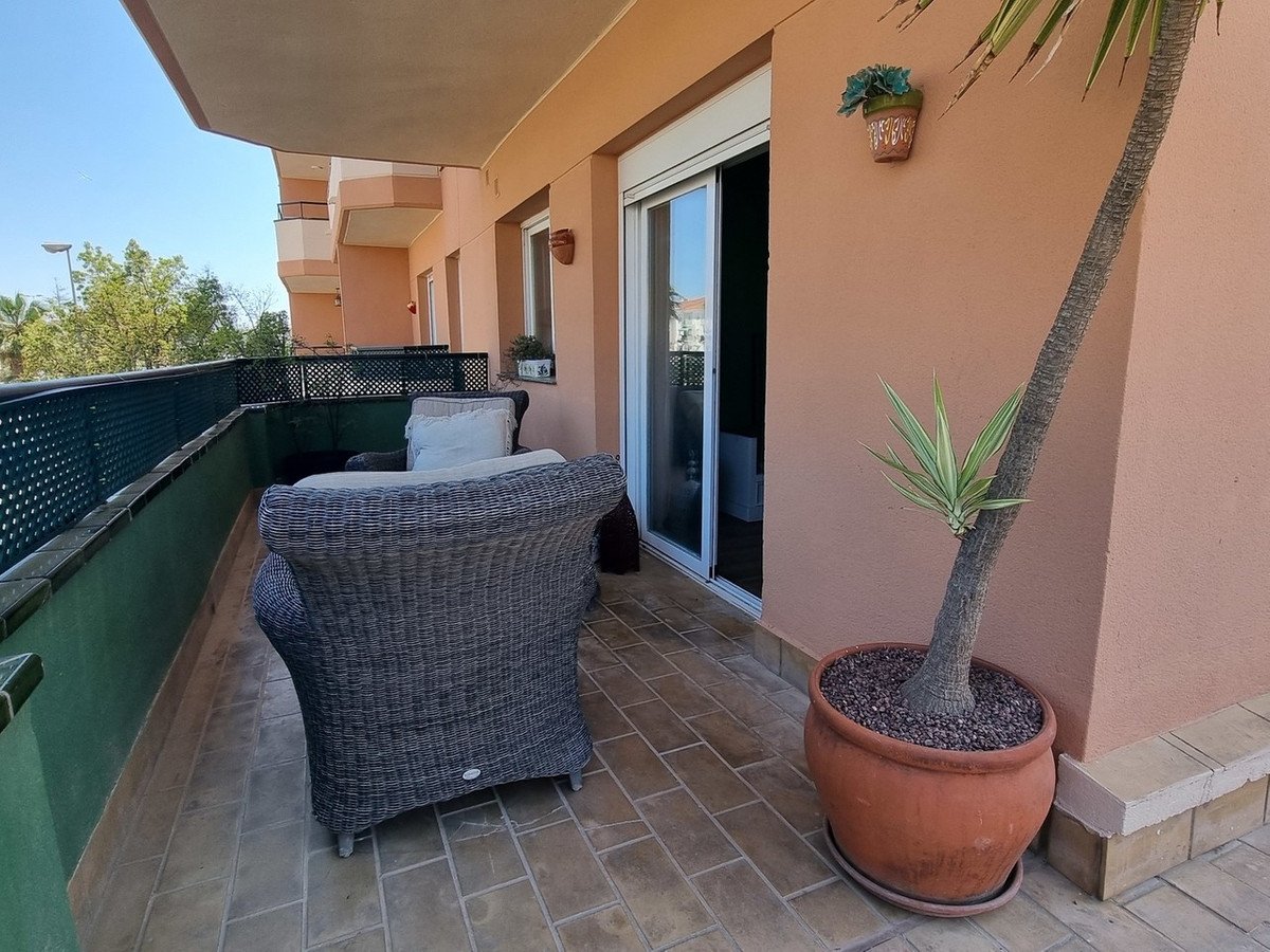 2 Bed Middle Floor Apartment in San Luis de Sabinillas