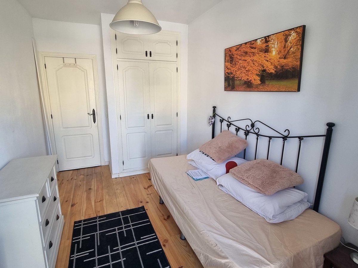 2 Bed Middle Floor Apartment in San Luis de Sabinillas
