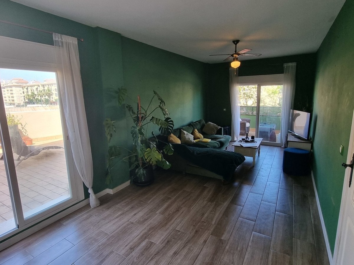 2 Bed Middle Floor Apartment in San Luis de Sabinillas