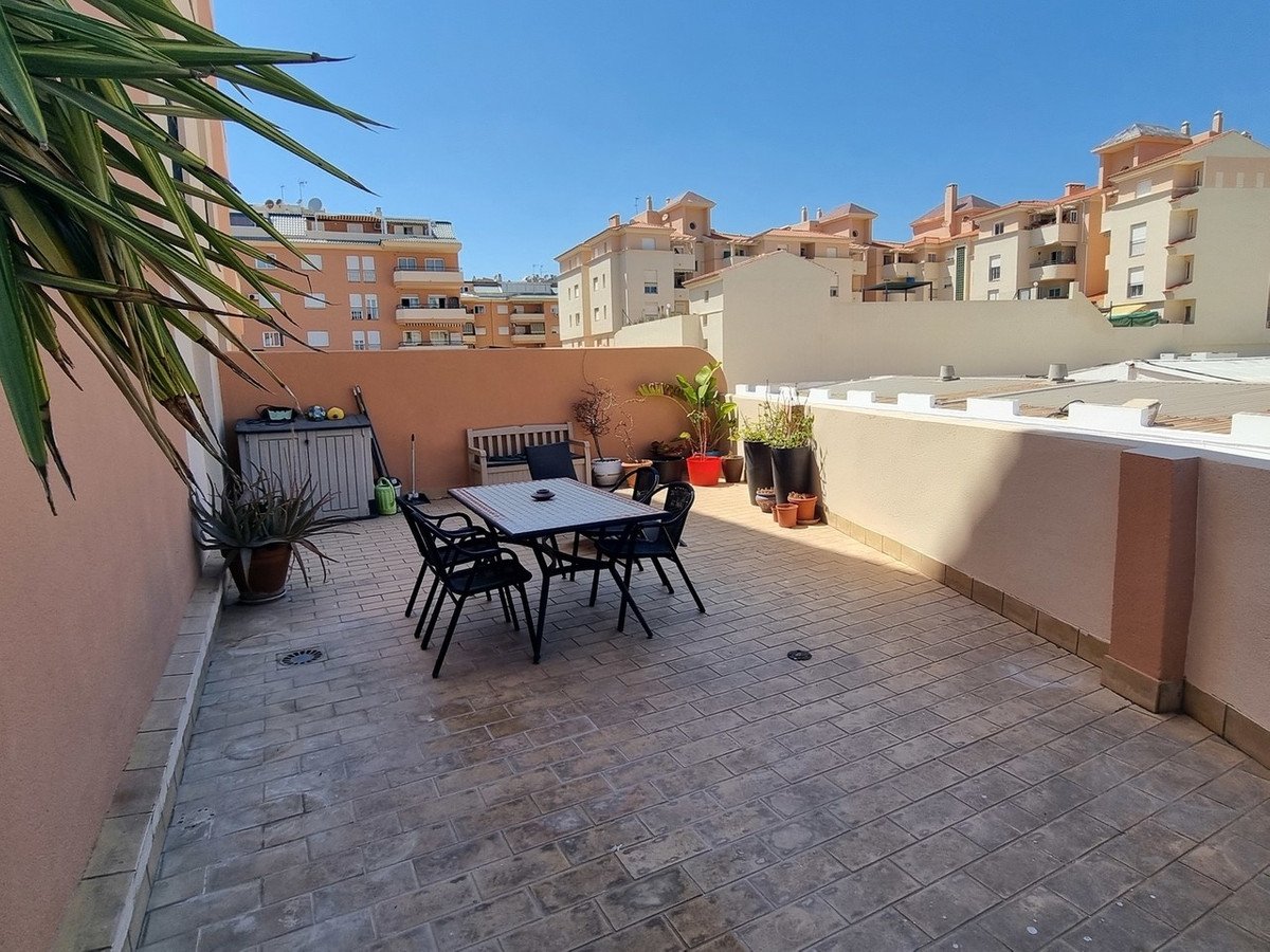 2 Bed Middle Floor Apartment in San Luis de Sabinillas