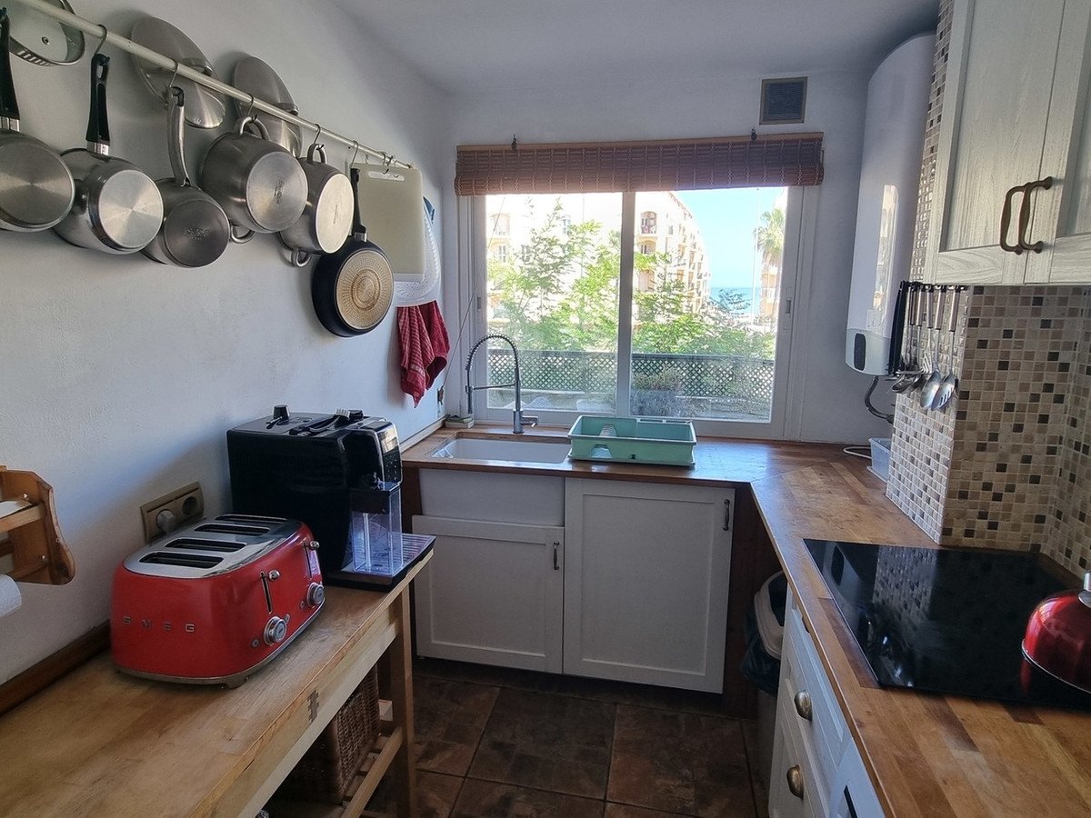 2 Bed Middle Floor Apartment in San Luis de Sabinillas