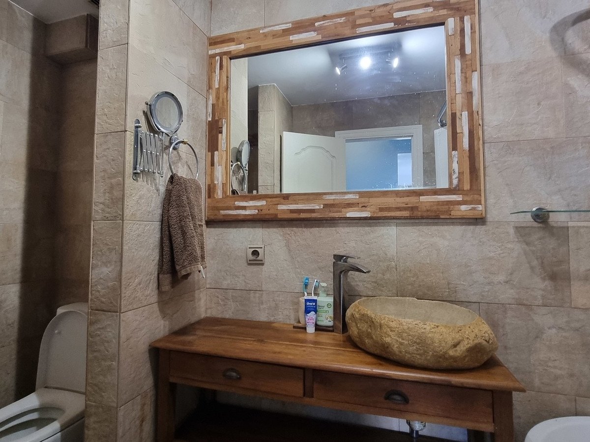2 Bed Middle Floor Apartment in San Luis de Sabinillas