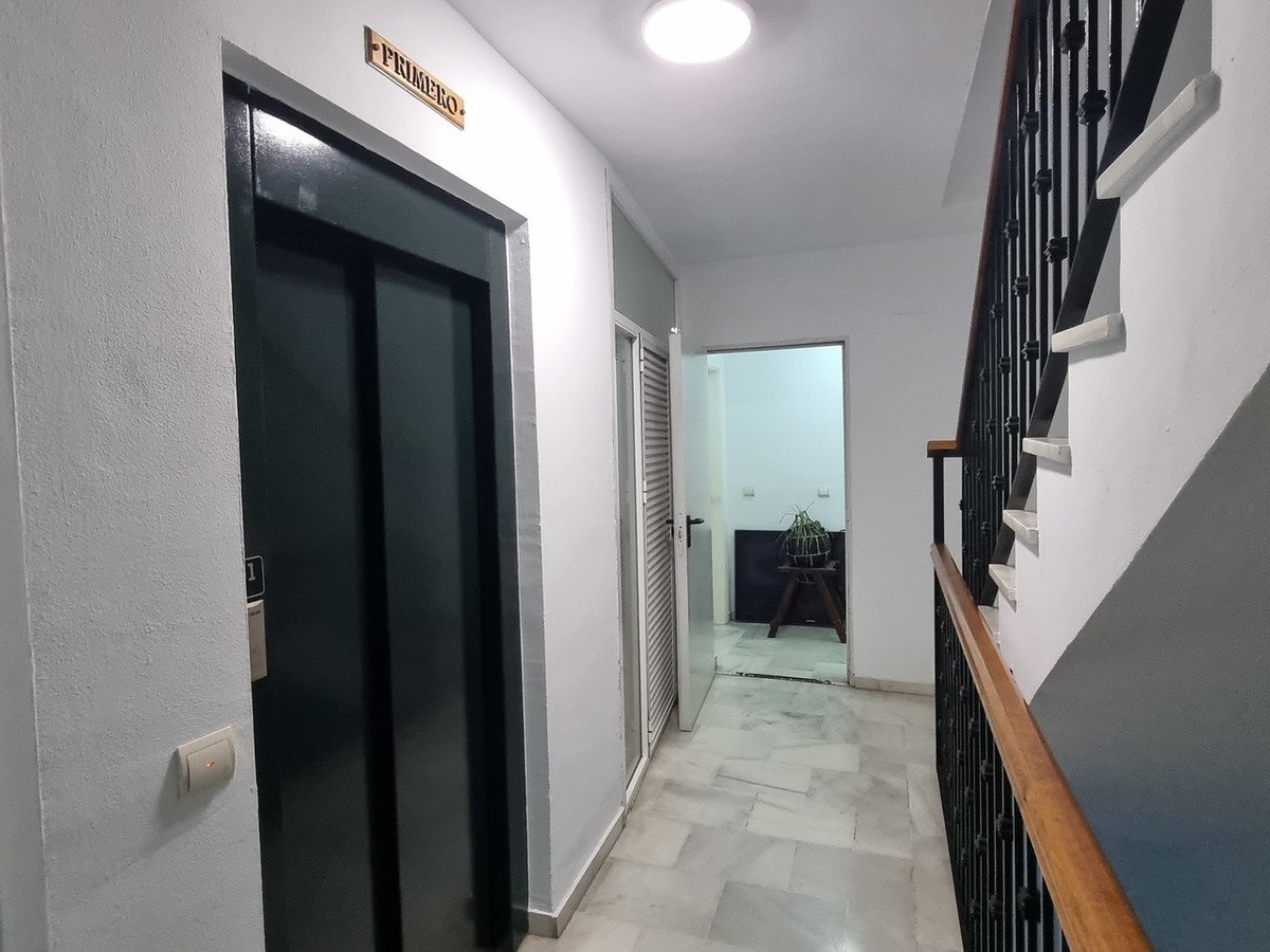 2 Bed Middle Floor Apartment in San Luis de Sabinillas