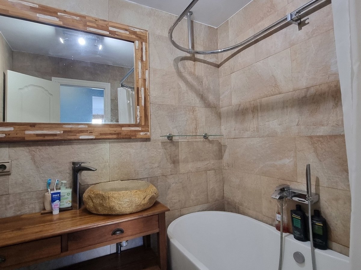 2 Bed Middle Floor Apartment in San Luis de Sabinillas