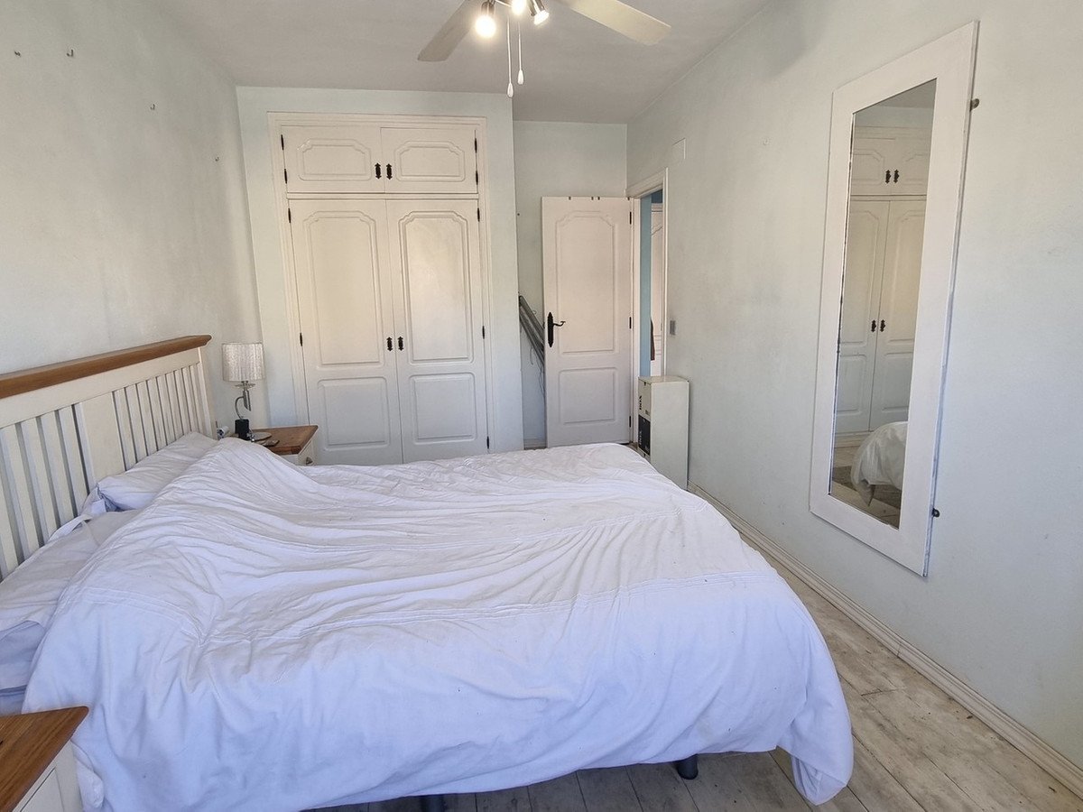 2 Bed Middle Floor Apartment in San Luis de Sabinillas