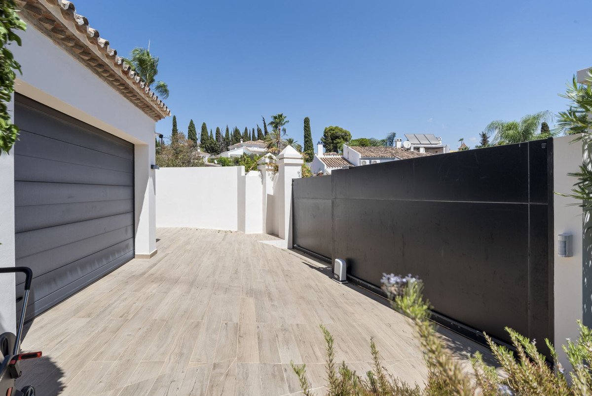 4 Bed Detached Villa in El Rosario
