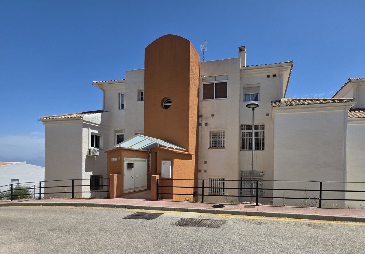 2 Bed Ground Floor Apartment in Benalmadena