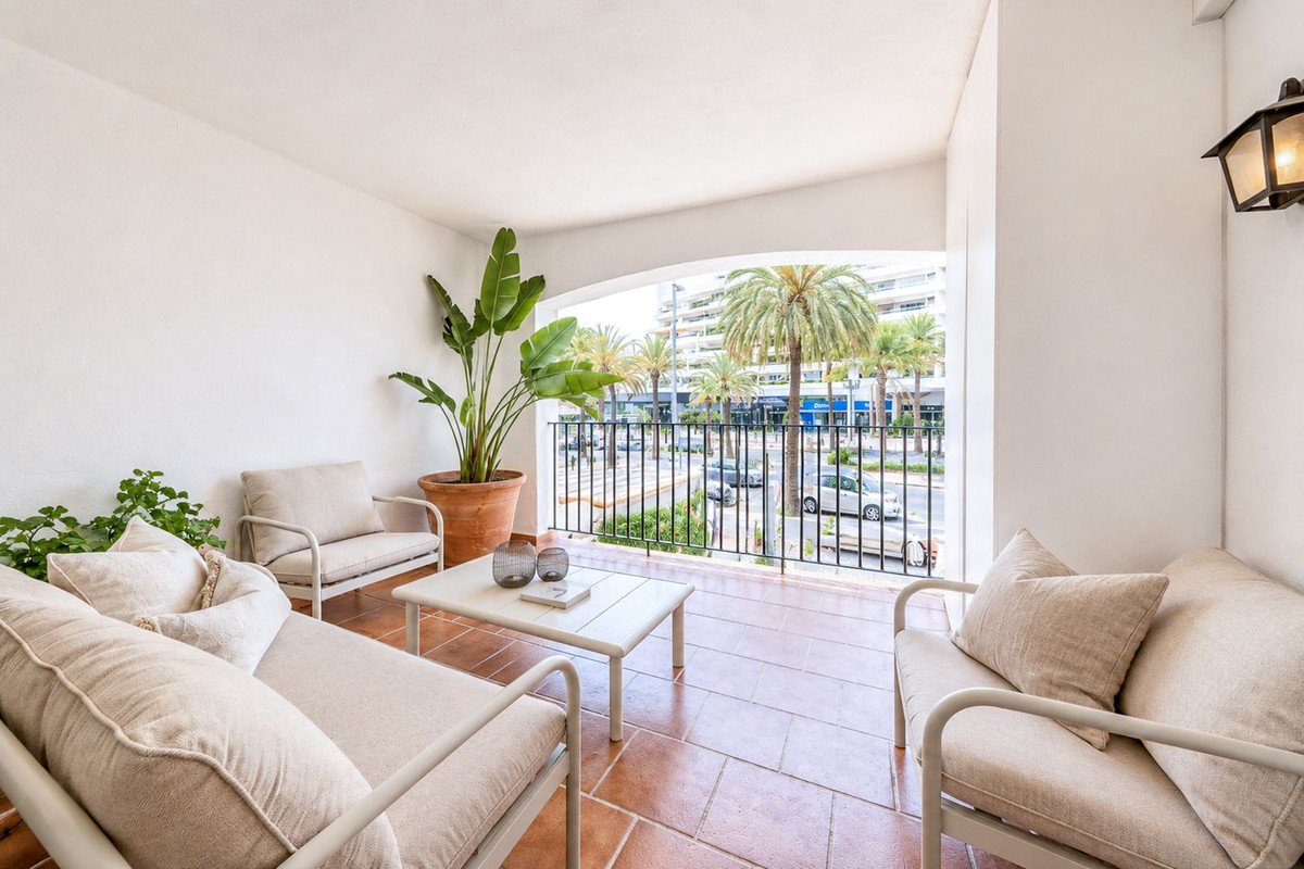 3 Bed Middle Floor Apartment in Puerto Banús