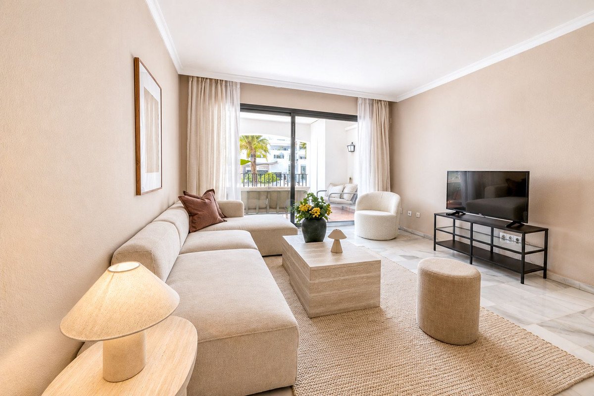 3 Bed Middle Floor Apartment in Puerto Banús