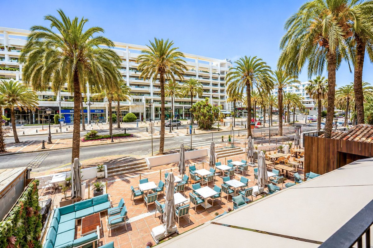 3 Bed Middle Floor Apartment in Puerto Banús