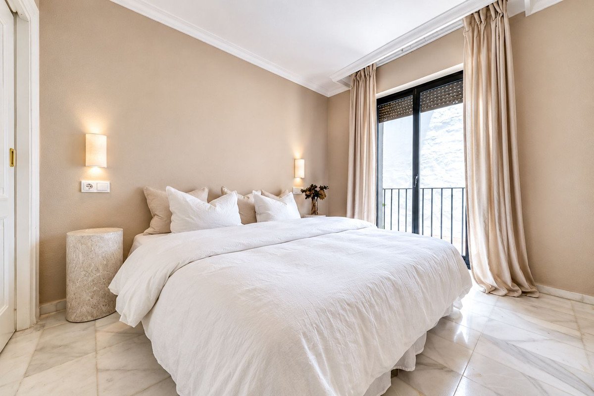 3 Bed Middle Floor Apartment in Puerto Banús