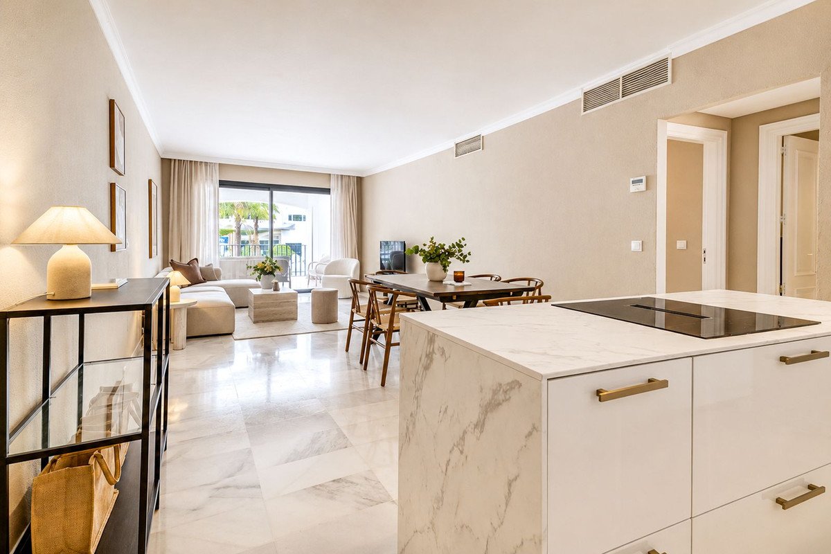 3 Bed Middle Floor Apartment in Puerto Banús