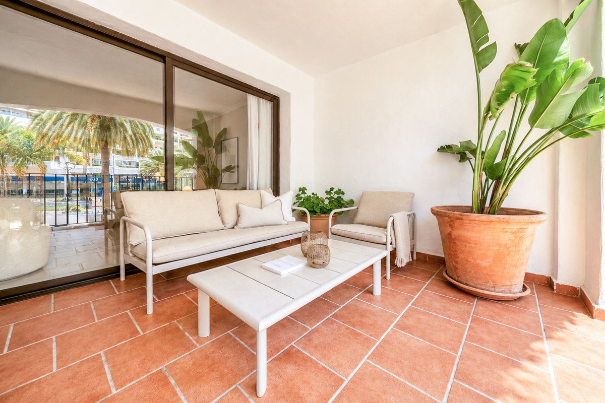 3 Bed Middle Floor Apartment in Puerto Banús