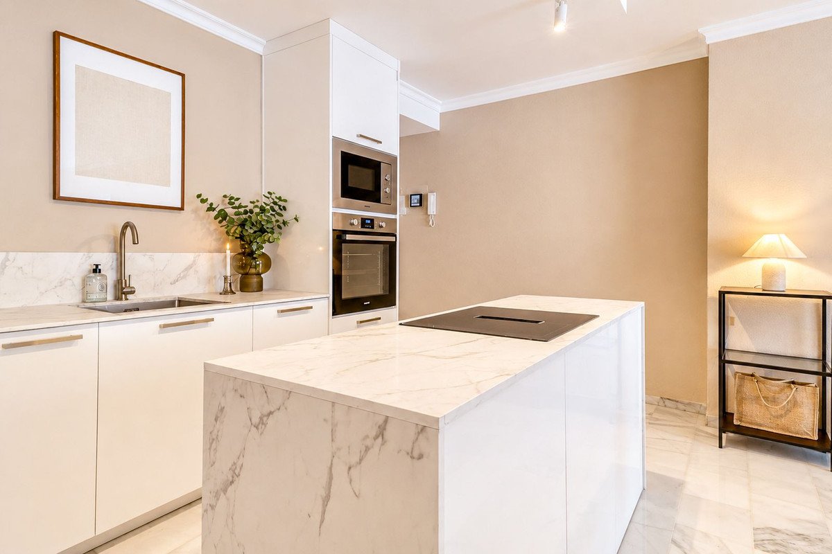 3 Bed Middle Floor Apartment in Puerto Banús