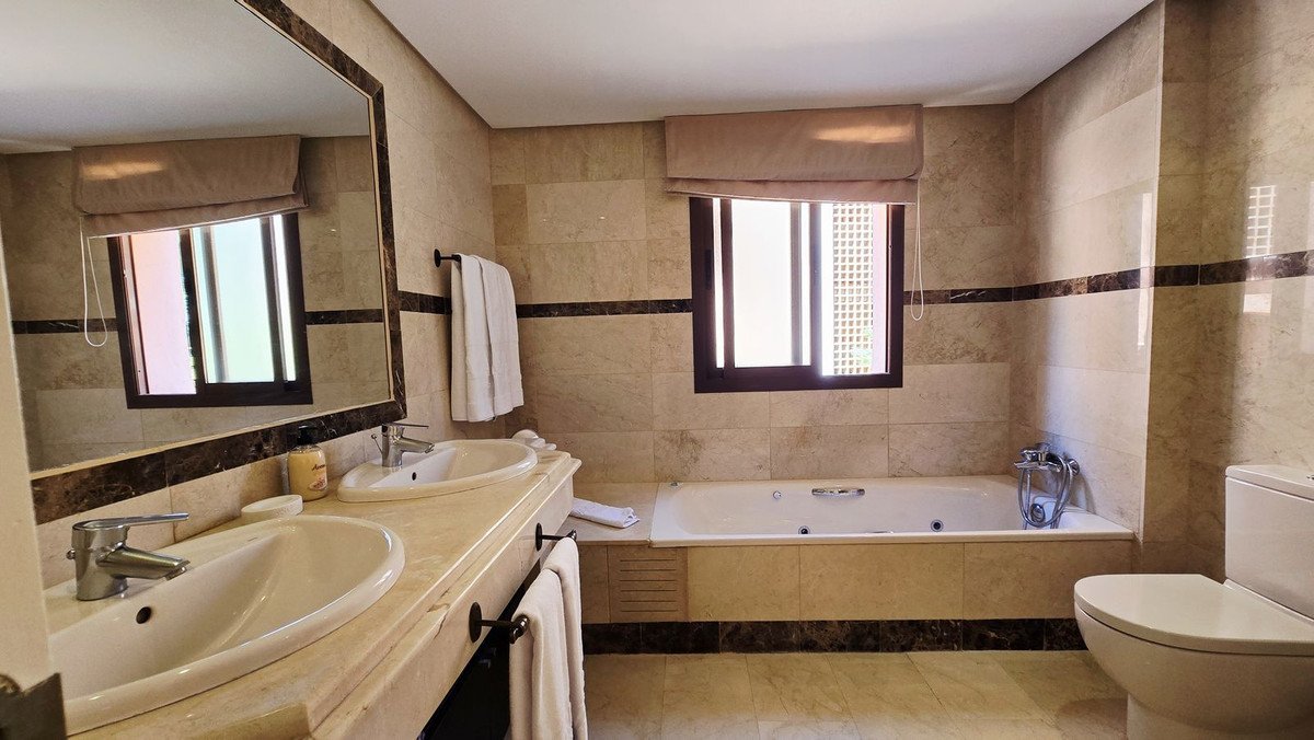 2 Bed Ground Floor Apartment in Puerto Banús