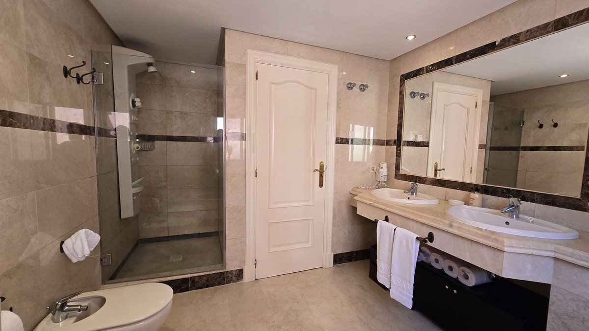 2 Bed Ground Floor Apartment in Puerto Banús