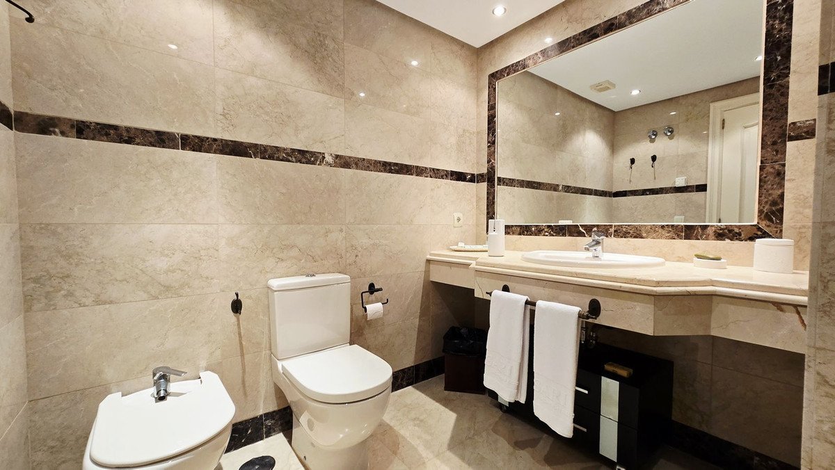 2 Bed Ground Floor Apartment in Puerto Banús