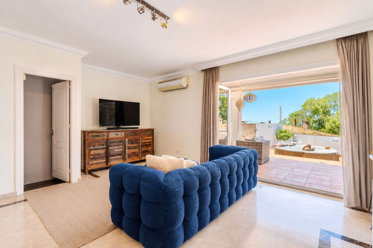 4 Bed Semi-Detached House in Nueva Andalucía