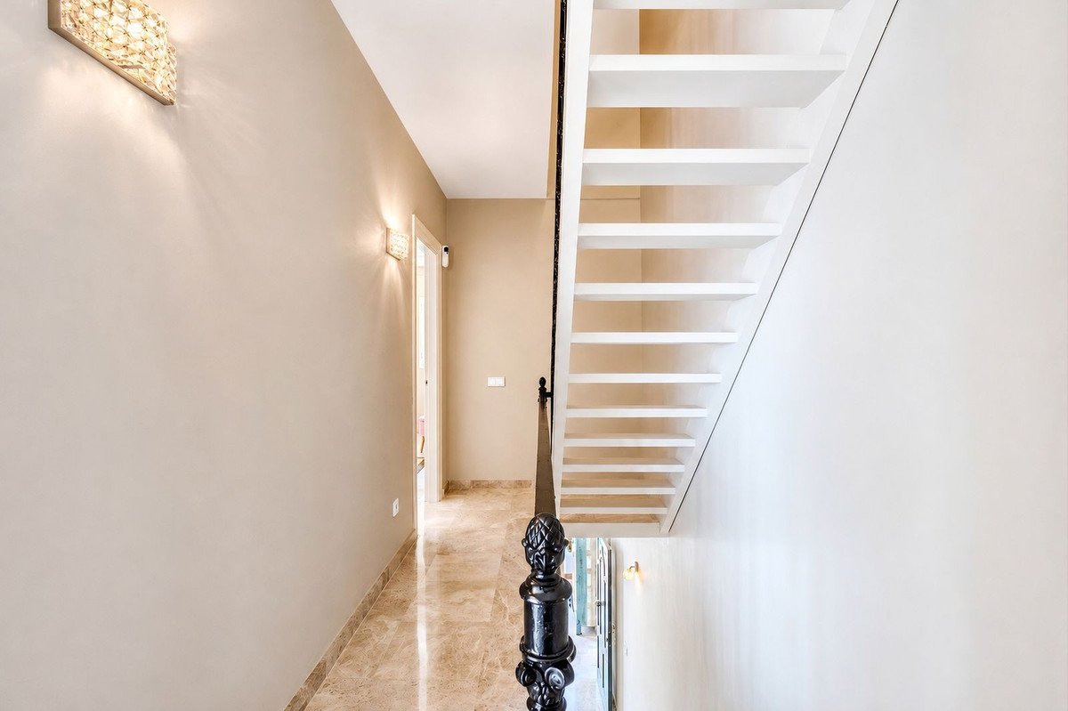 4 Bed Semi-Detached House in Nueva Andalucía
