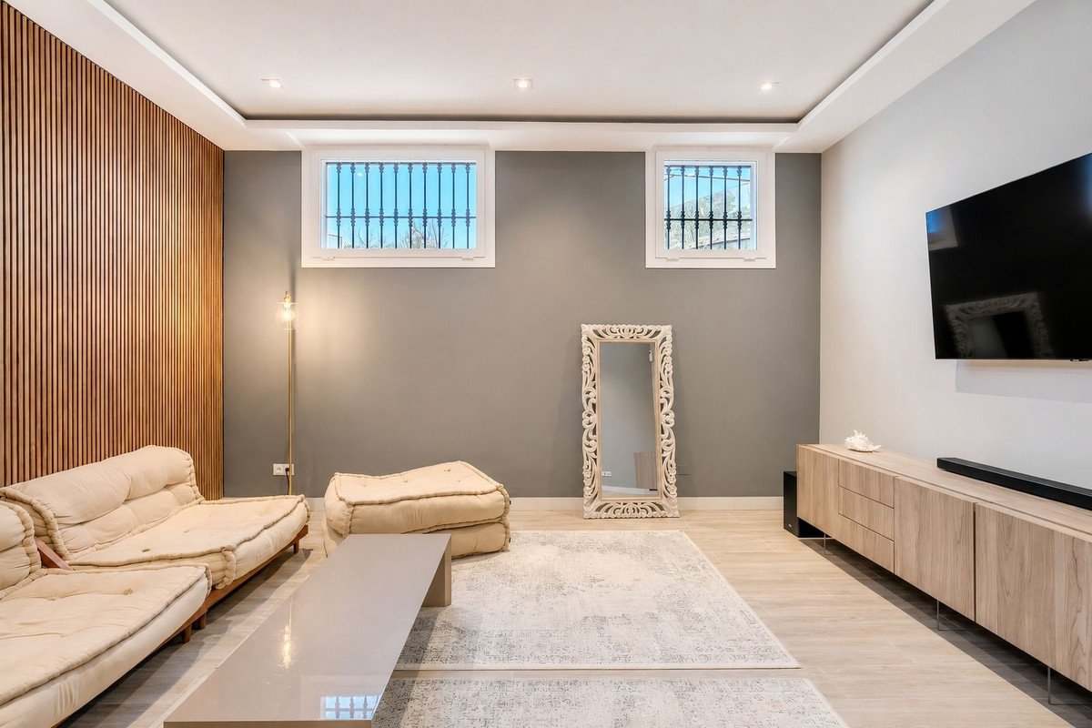 4 Bed Semi-Detached House in Nueva Andalucía