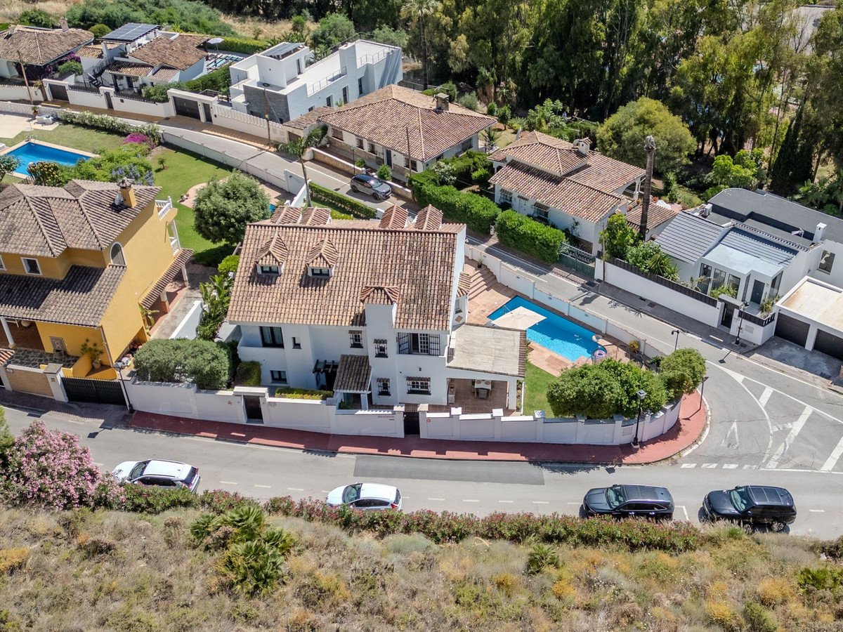 4 Bed Semi-Detached House in Nueva Andalucía
