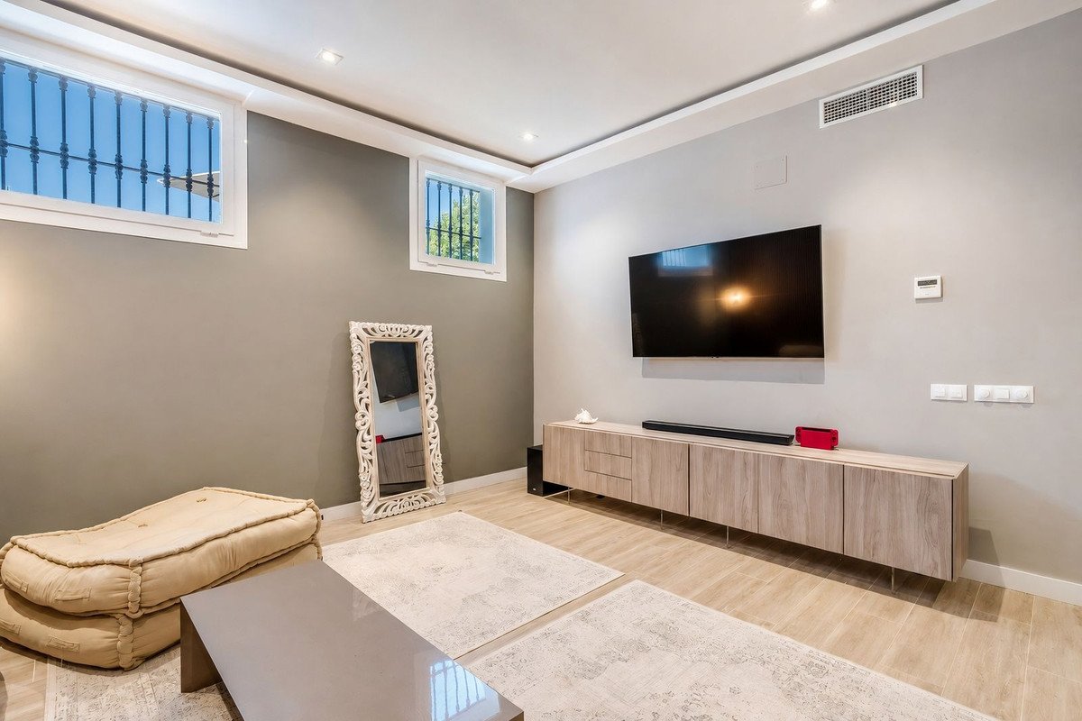 4 Bed Semi-Detached House in Nueva Andalucía