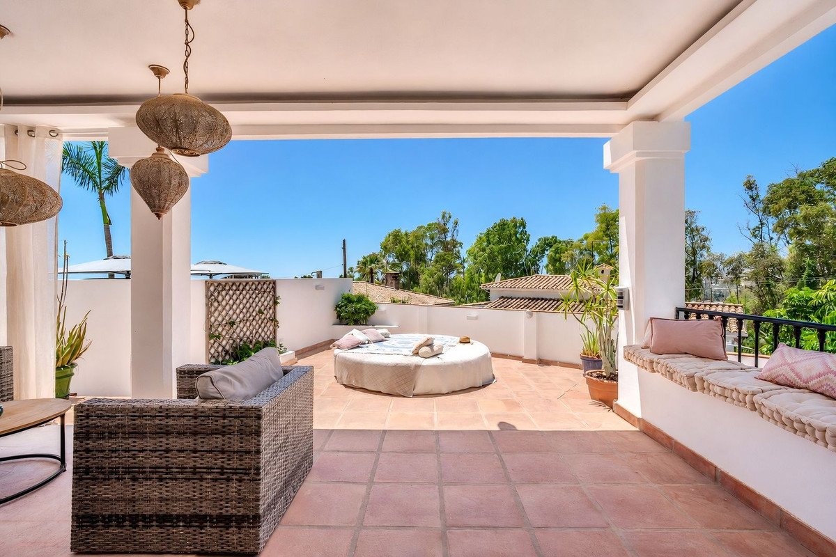 4 Bed Semi-Detached House in Nueva Andalucía