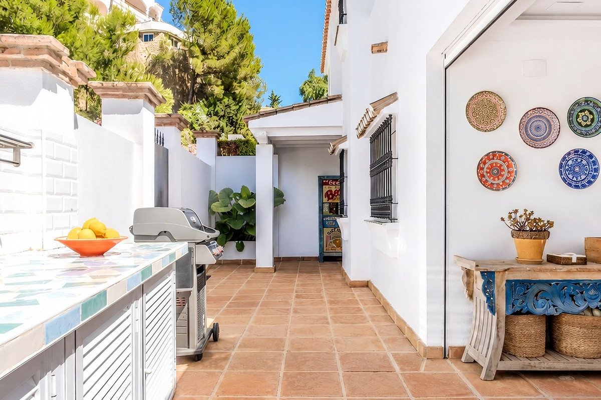 4 Bed Semi-Detached House in Nueva Andalucía