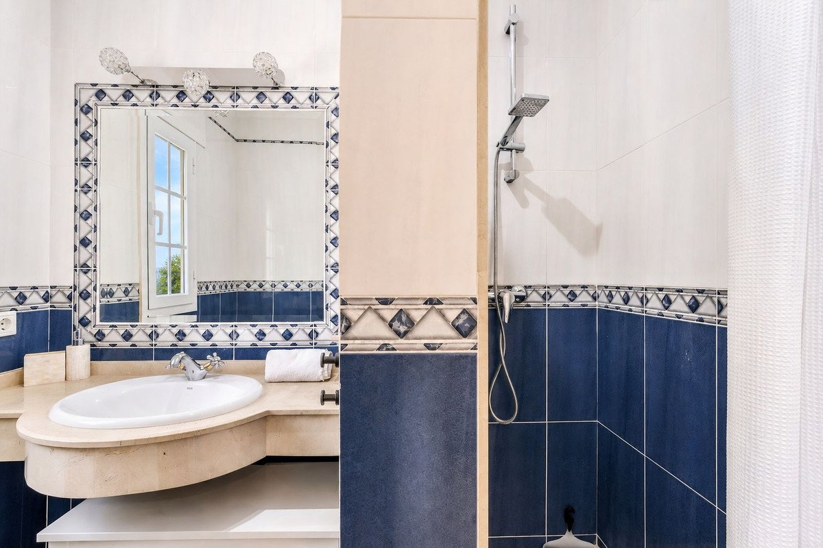 4 Bed Semi-Detached House in Nueva Andalucía
