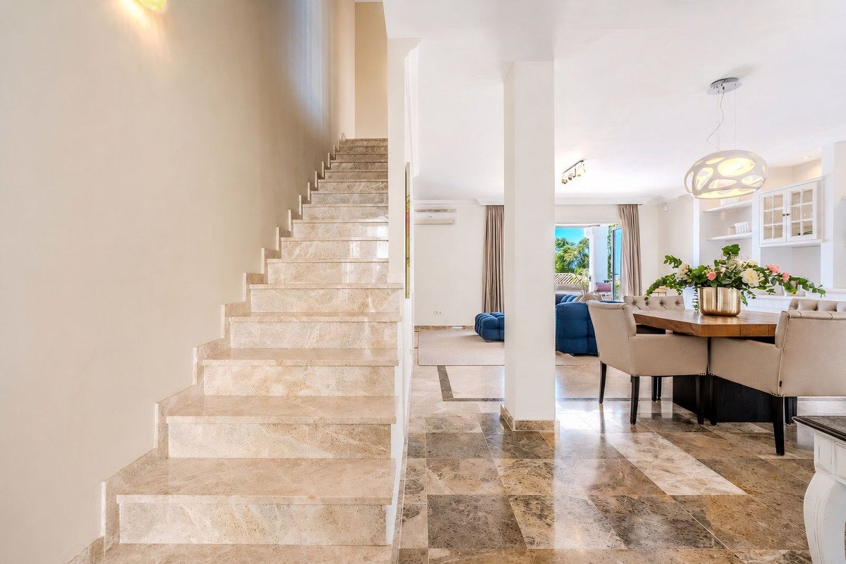 4 Bed Semi-Detached House in Nueva Andalucía