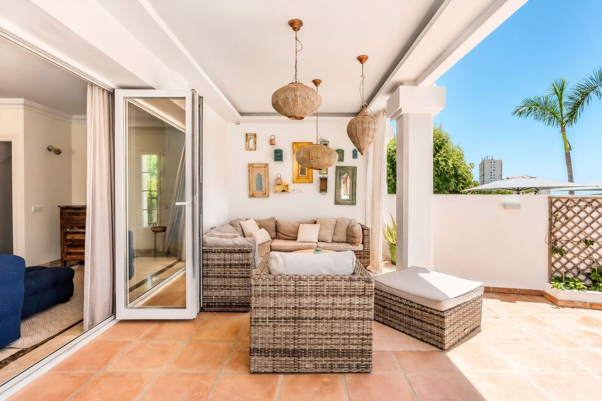 4 Bed Semi-Detached House in Nueva Andalucía