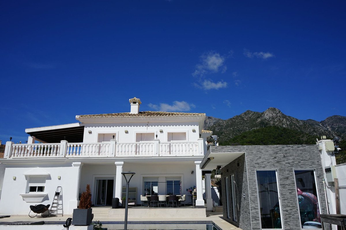 6 Bed Detached Villa in Marbella