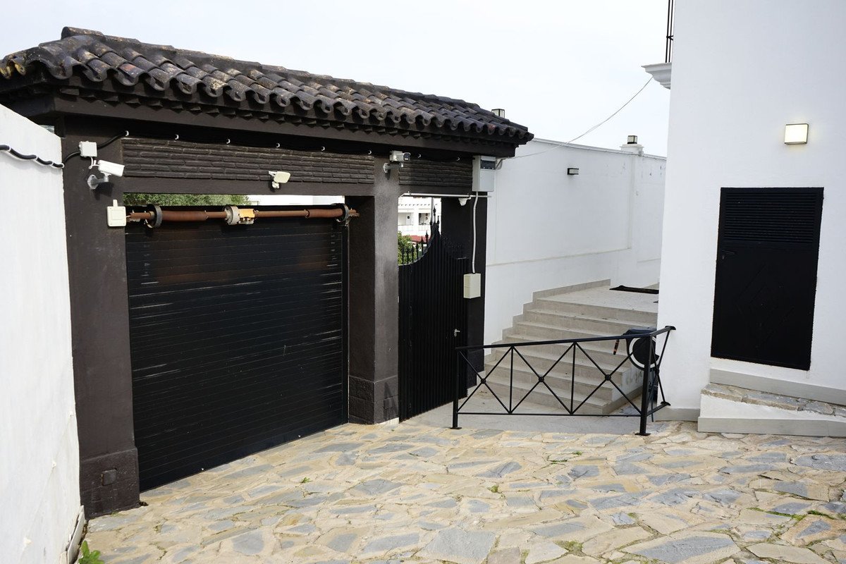6 Bed Detached Villa in Marbella
