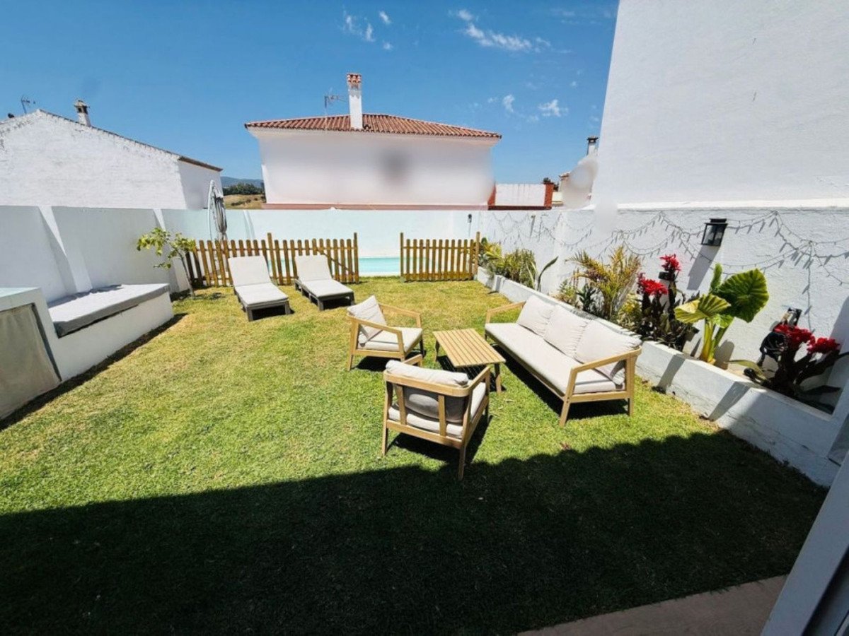 3 Bed Semi-Detached House in Jimena de la Frontera