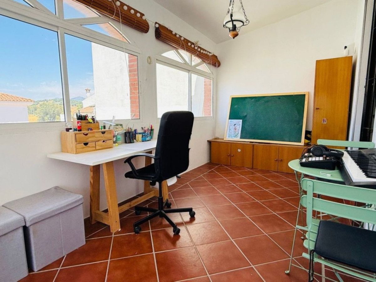 3 Bed Semi-Detached House in Jimena de la Frontera