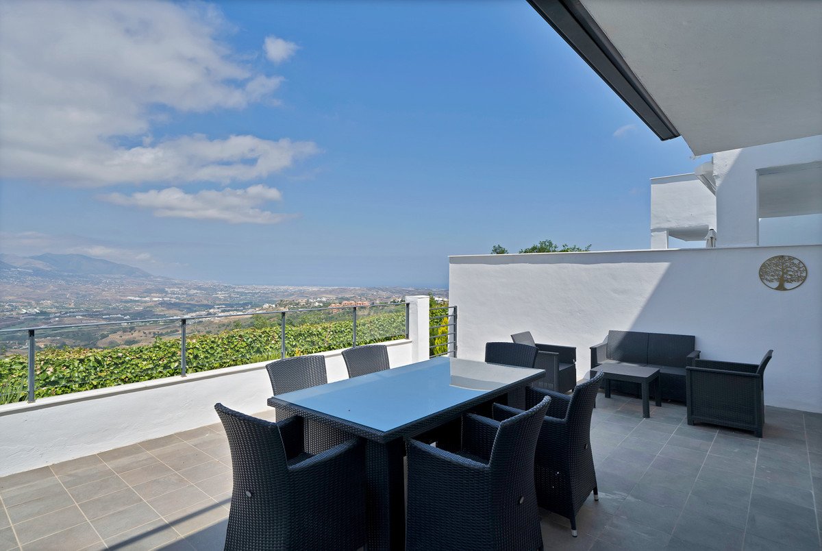4 Bed Semi-Detached House in La Mairena